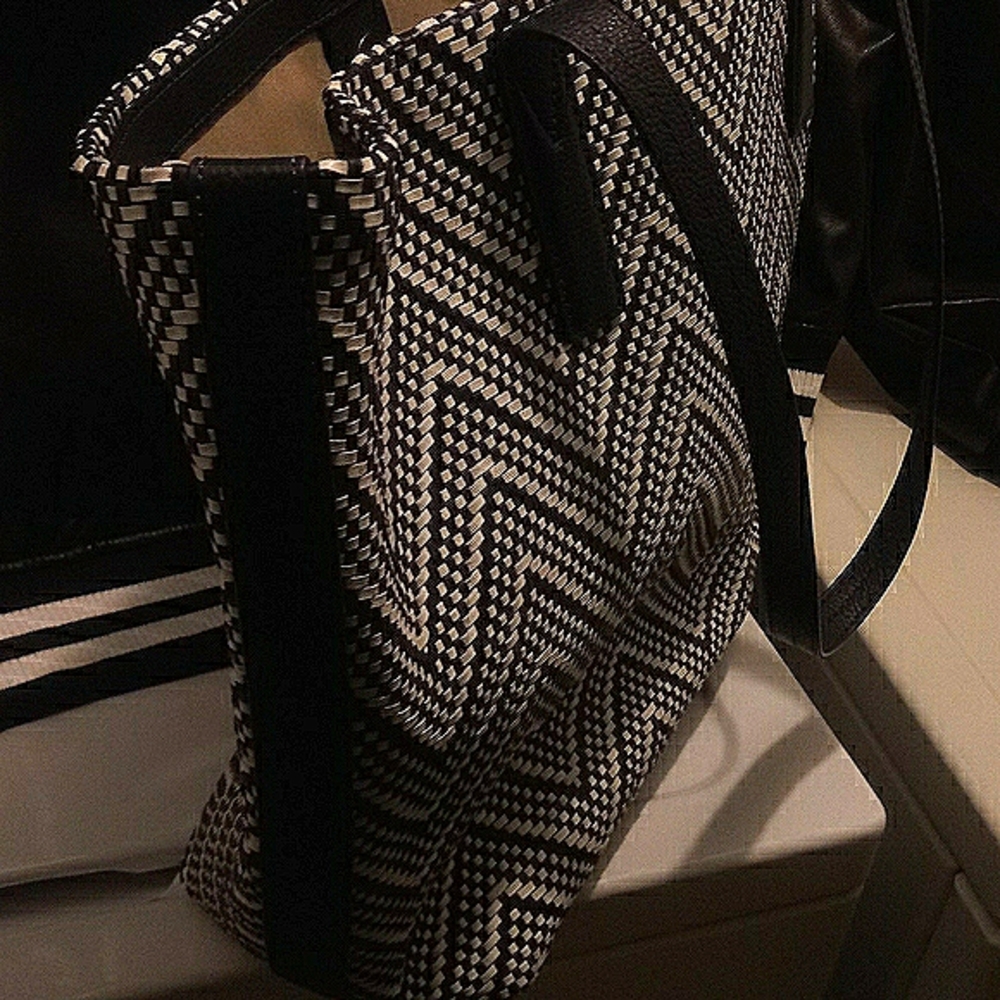MK Tote - Picture 4 of 6